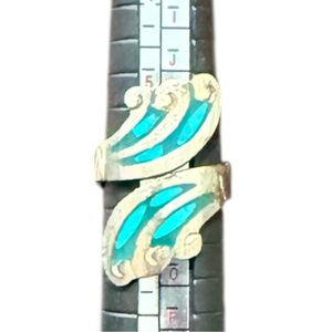 Elegant Gold and Blue Women's Ring